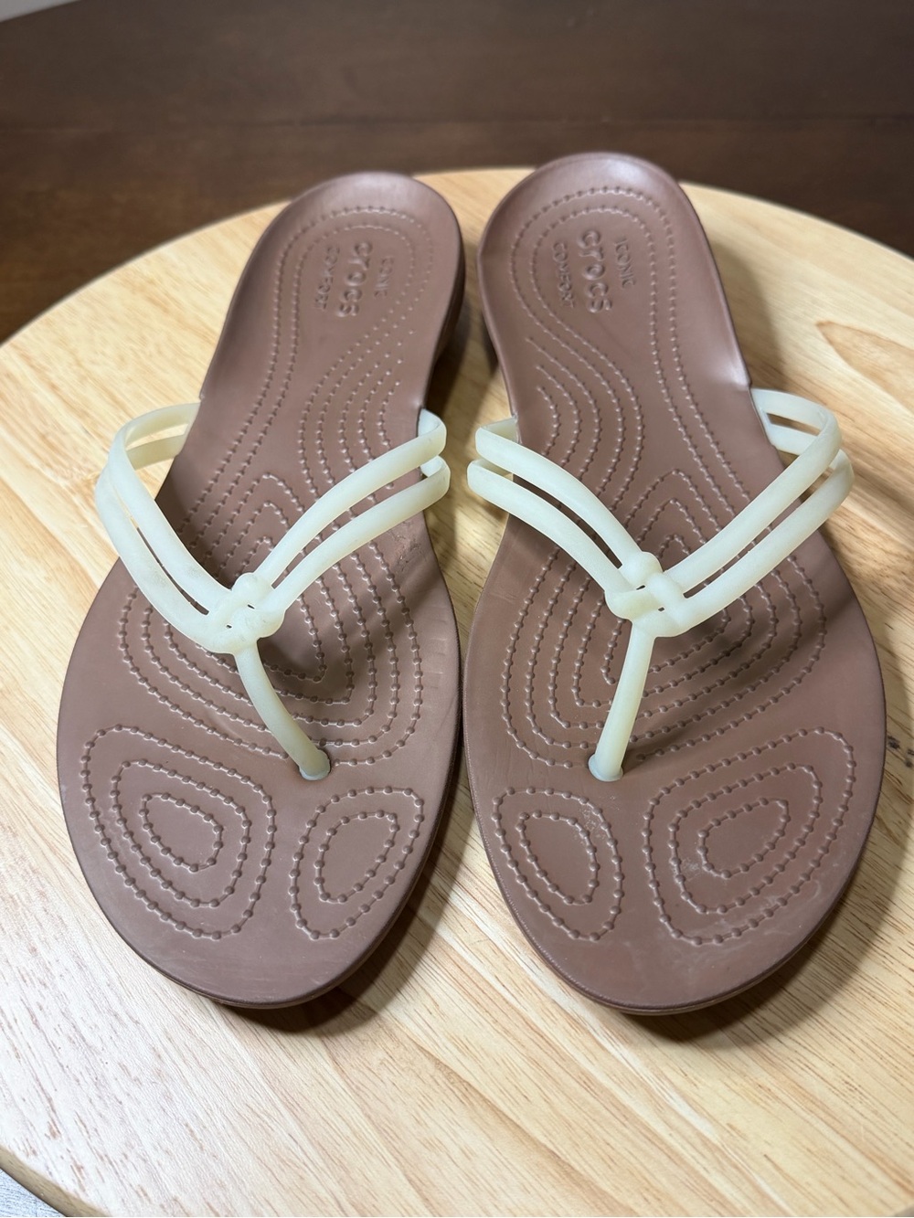 Crocs women’s Isabella flip flops sandals
